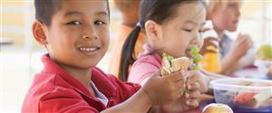 students eating lunch